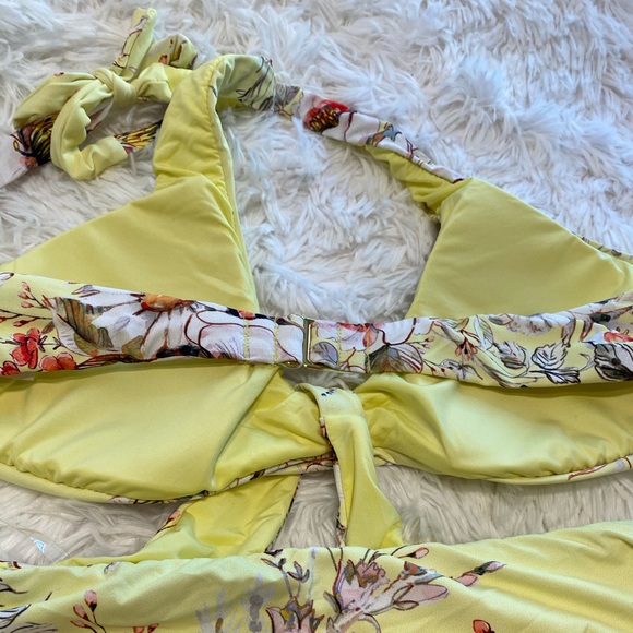 Super cute Yellow - say hello in this Floral SWIMSUIT 👙💜 one piece 🤩 - Picture 10 of 10